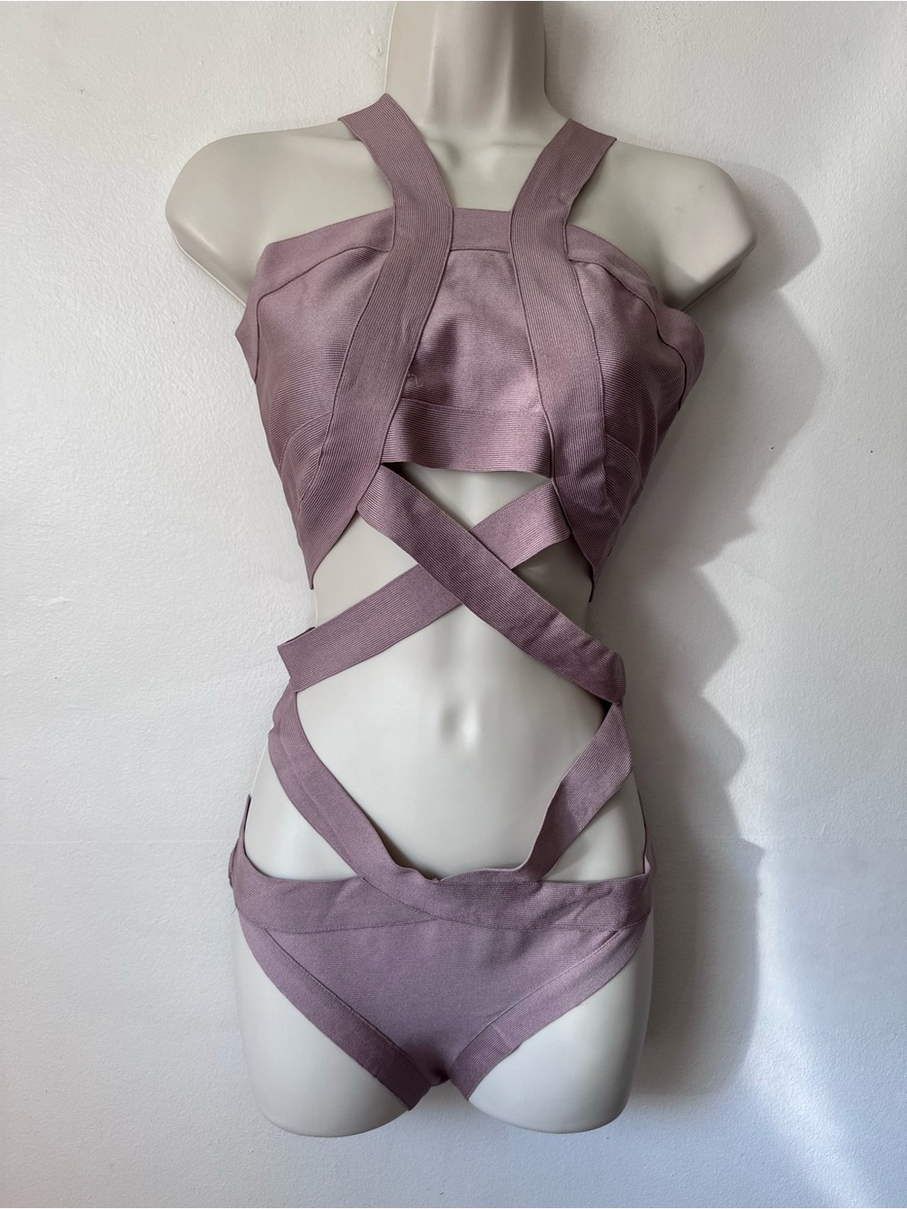 Women's Mauve Strappy Cutout Lingerie Set - Sleeveless Crop Top & Bikini Bottoms